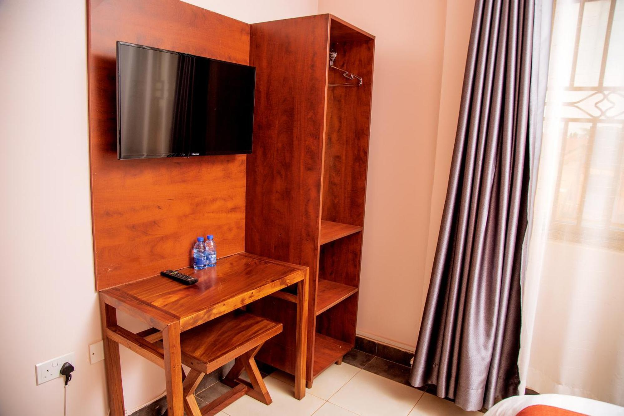 Blue Berries Hotel Entebbe Zewnętrze zdjęcie