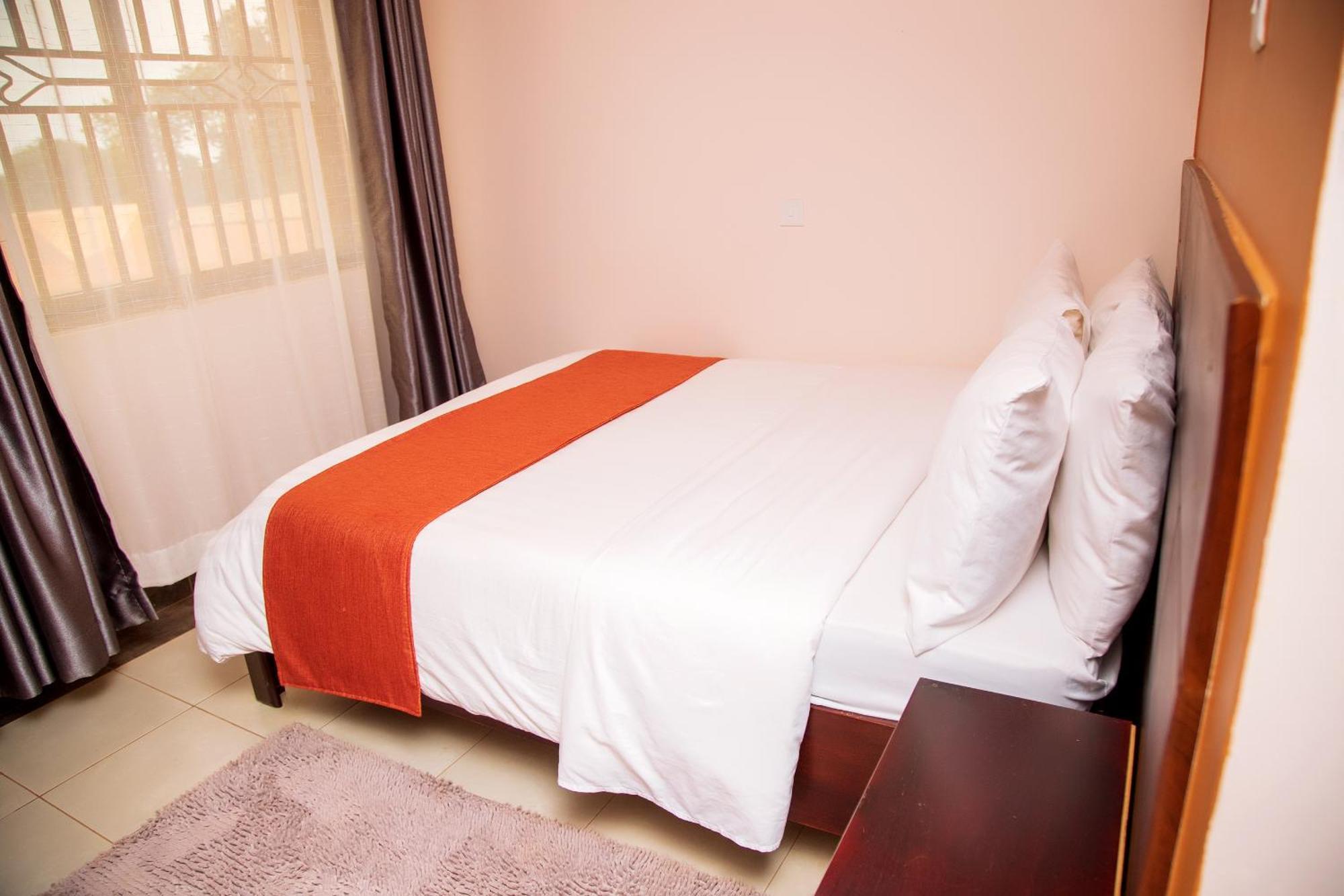 Blue Berries Hotel Entebbe Zewnętrze zdjęcie